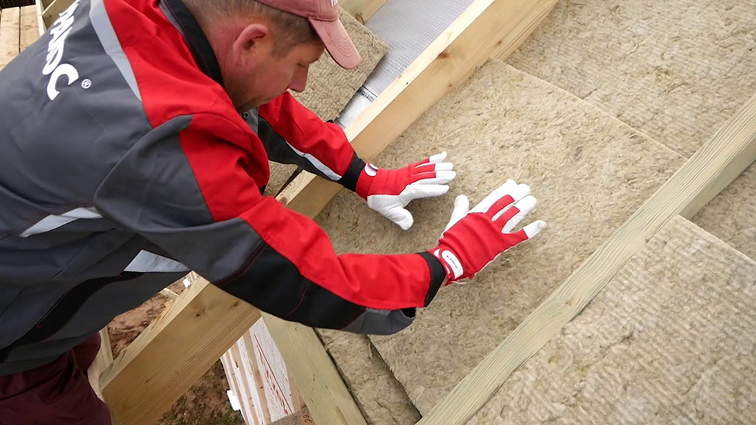 рулонный или плитный утеплитель